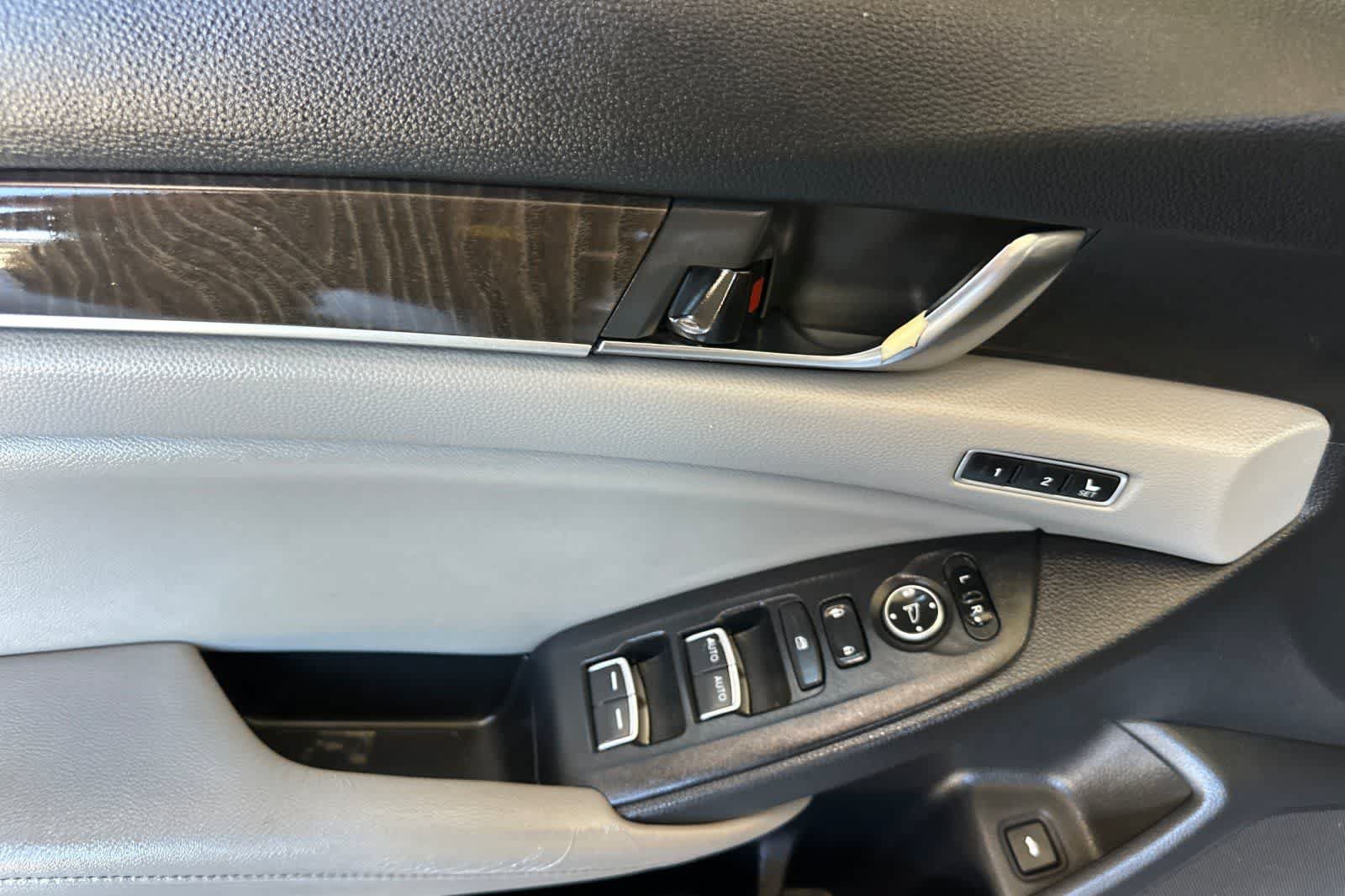 Used 2018 Honda Accord EX-L image 13