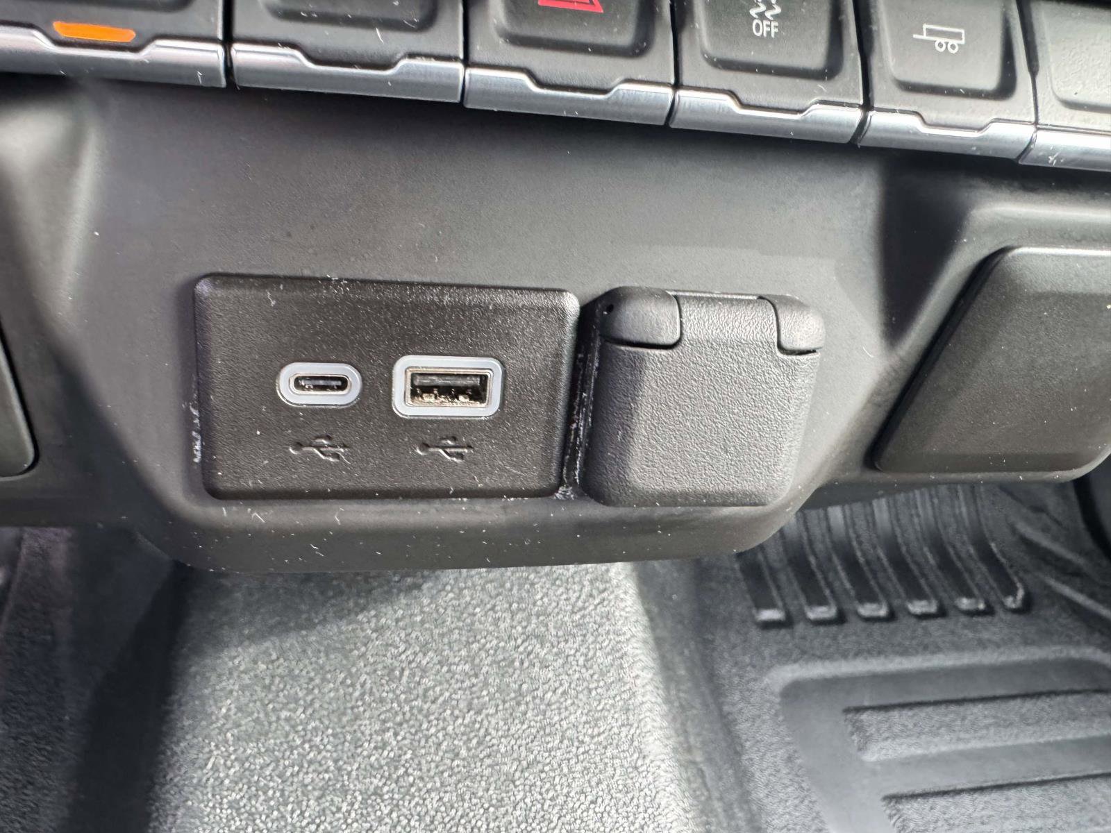 Used 2025 Chevrolet Silverado 1500 W/T image 33