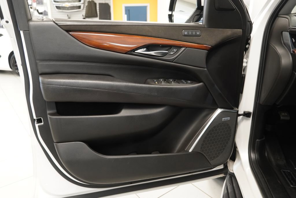 Used 2019 Cadillac Escalade ESV Luxury image 20