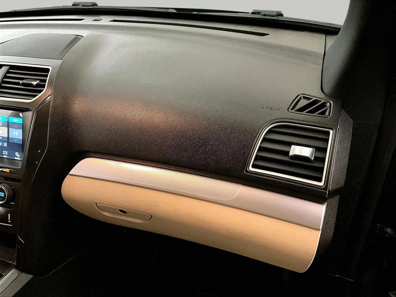 Used 2017 Ford Explorer XLT w/ Equipment Group 202A image 16