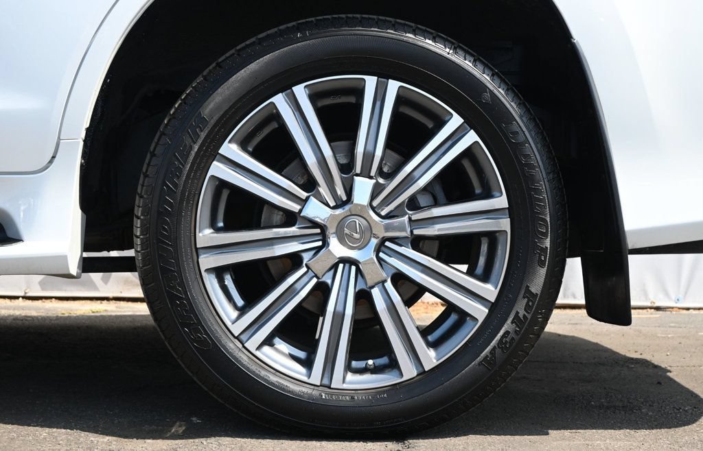 Used 2017 Lexus LX 570 4WD w/ Luxury Package image 9