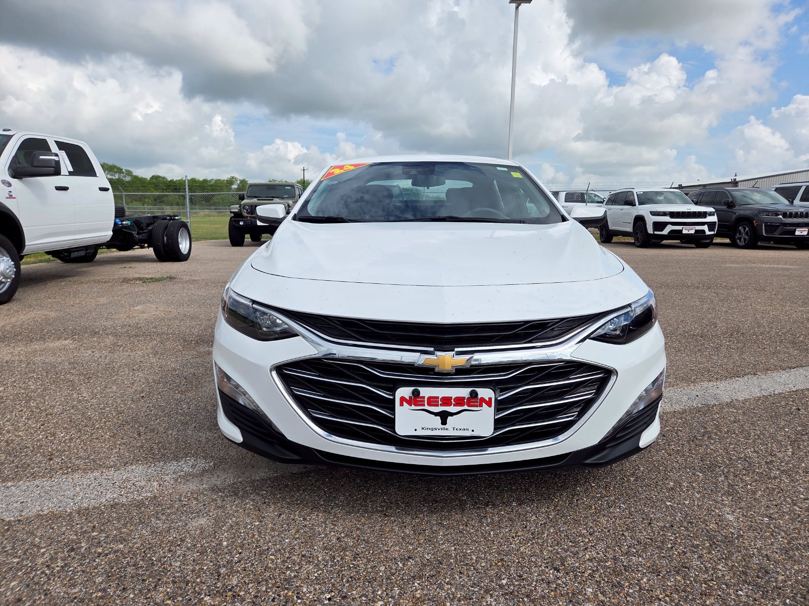 Used 2024 Chevrolet Malibu LT FWD image 2