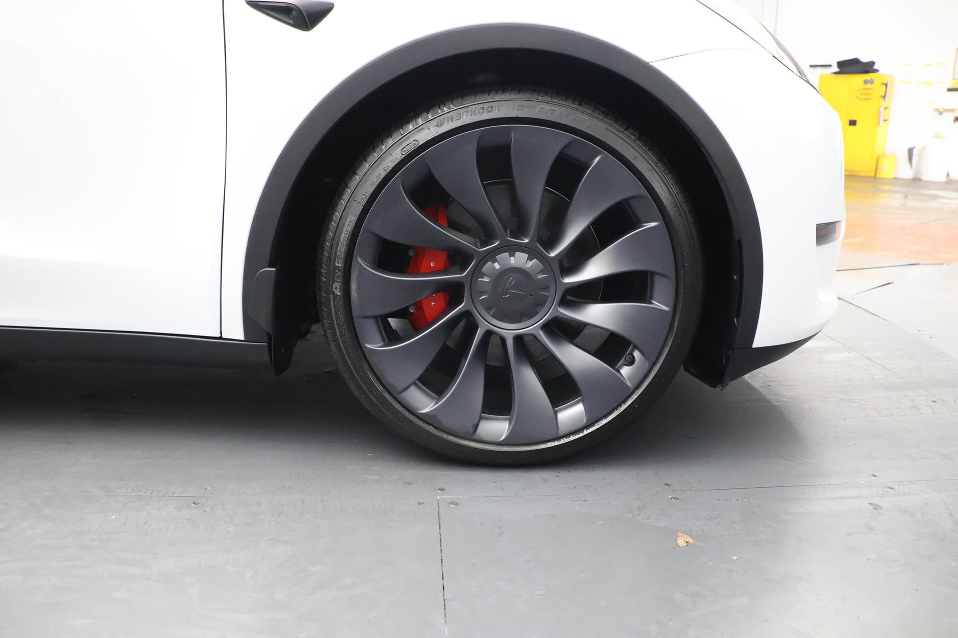 Used 2024 Tesla Model Y Performance image 30
