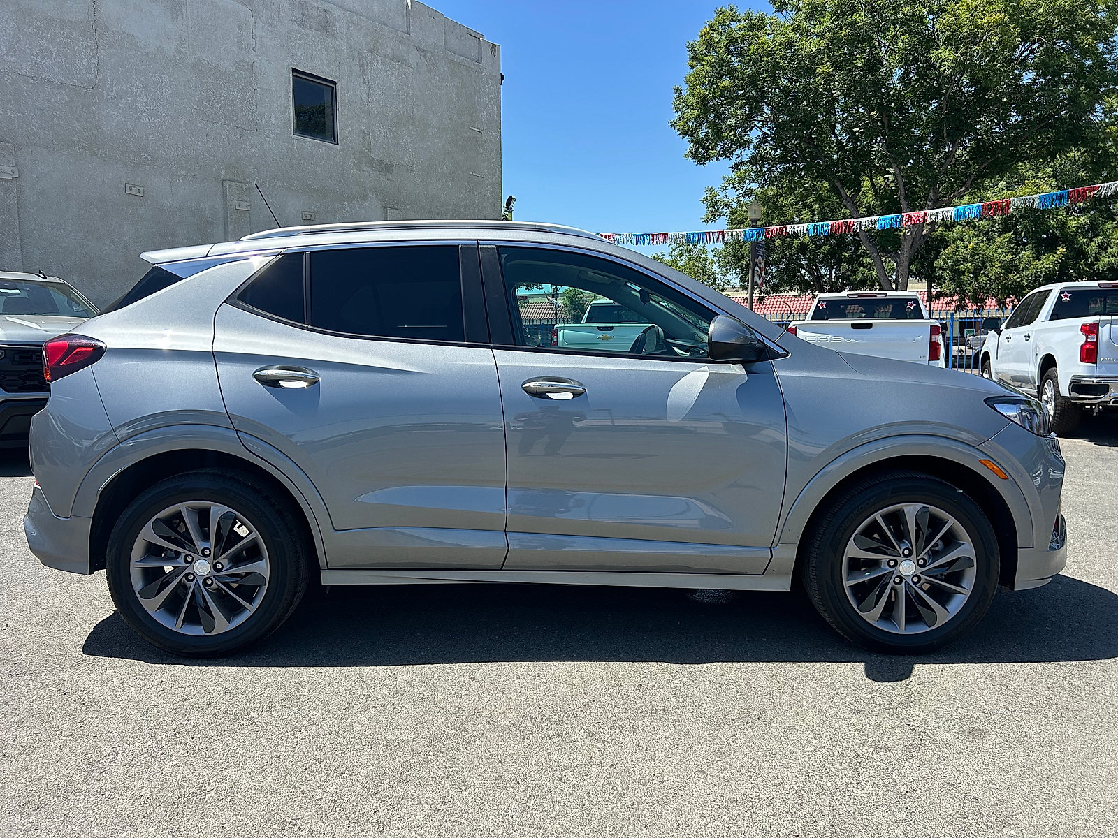 Used 2023 Buick Encore GX Select w/ Sport Touring Package FWD image 2
