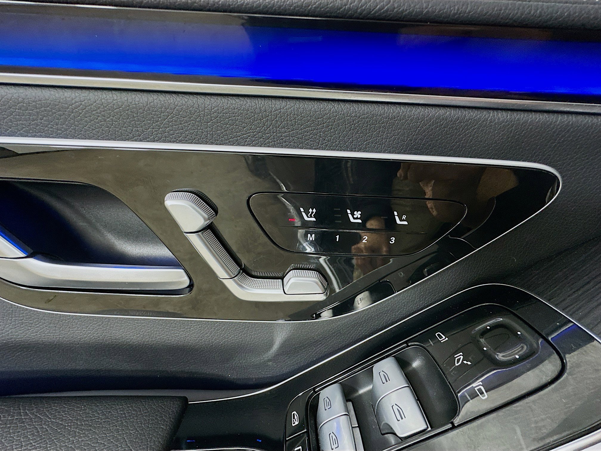 Certified 2022 Mercedes-Benz S 500 4MATIC w/ AMG Line Package image 25