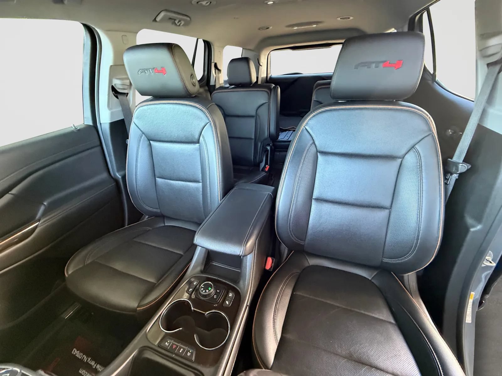 Used 2022 GMC Acadia AT4 w/ Technology Package AWD/4WD image 13