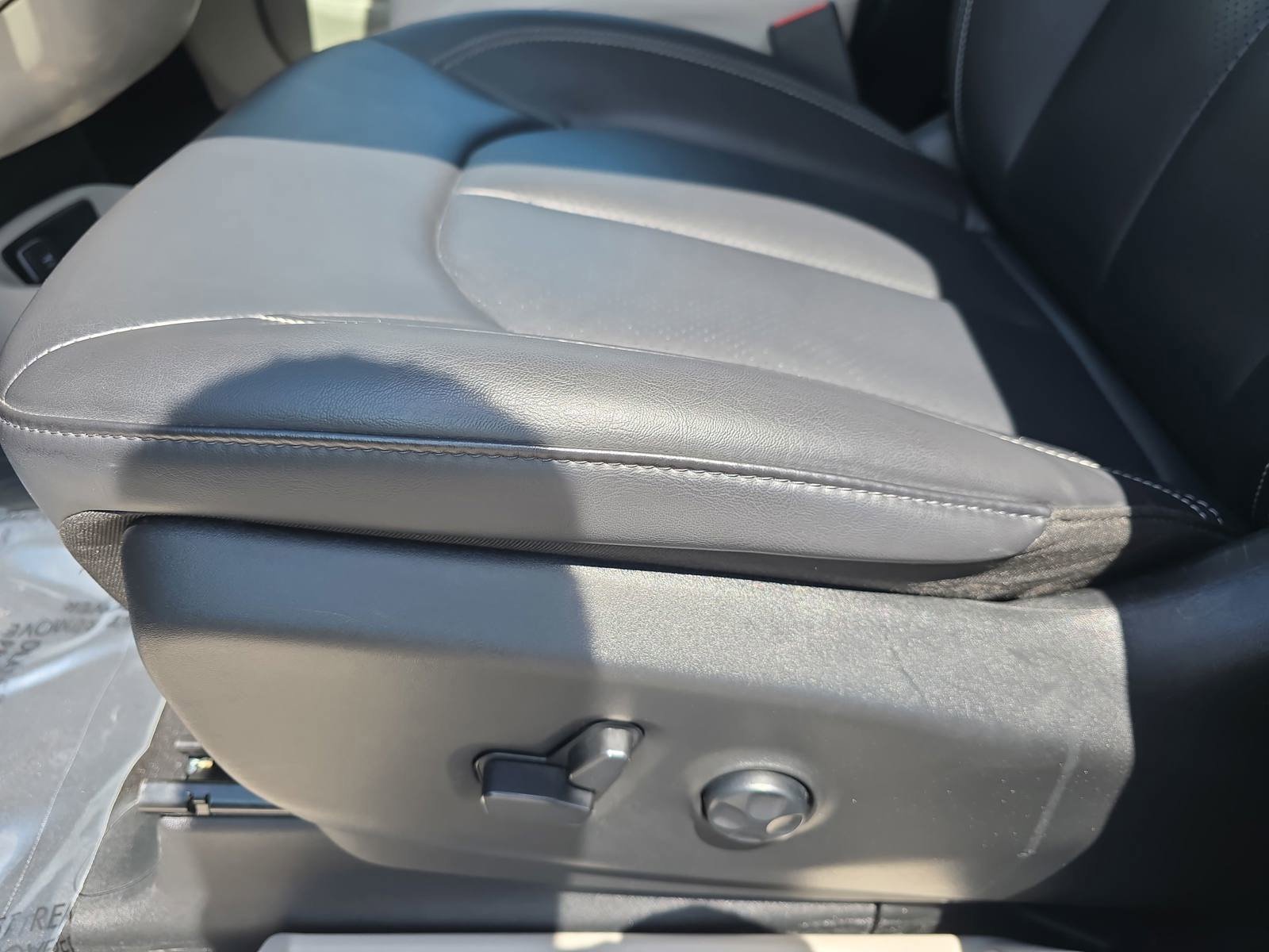 Used 2023 Chrysler Pacifica Touring-L FWD image 31