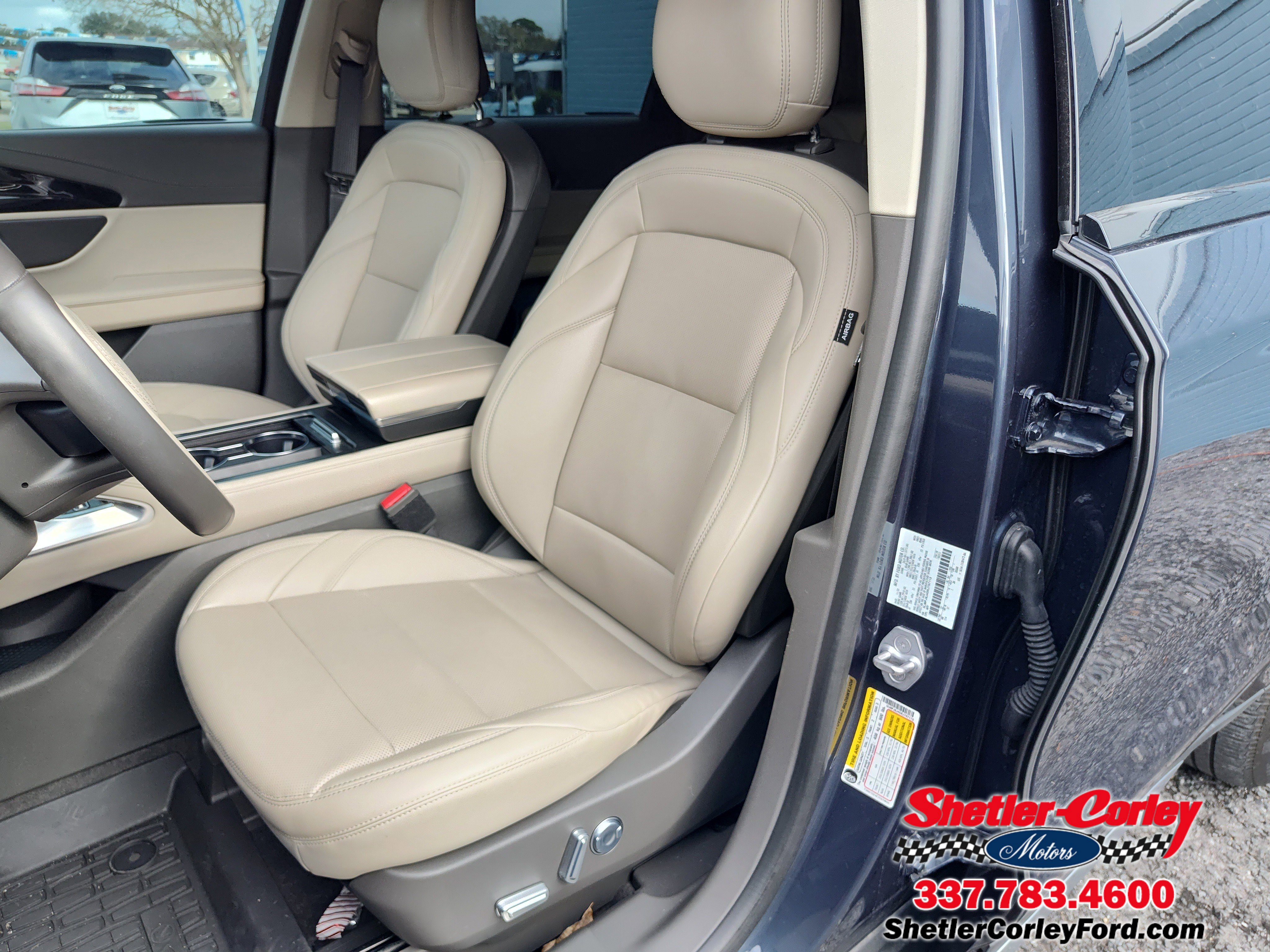 Used 2024 Lincoln Nautilus Premier image 2