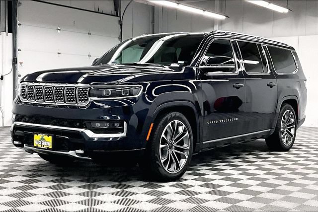 Used 2025 Jeep Grand Wagoneer L Series III w/ Rear-Seat Entertainment Group AWD/4WD image 11