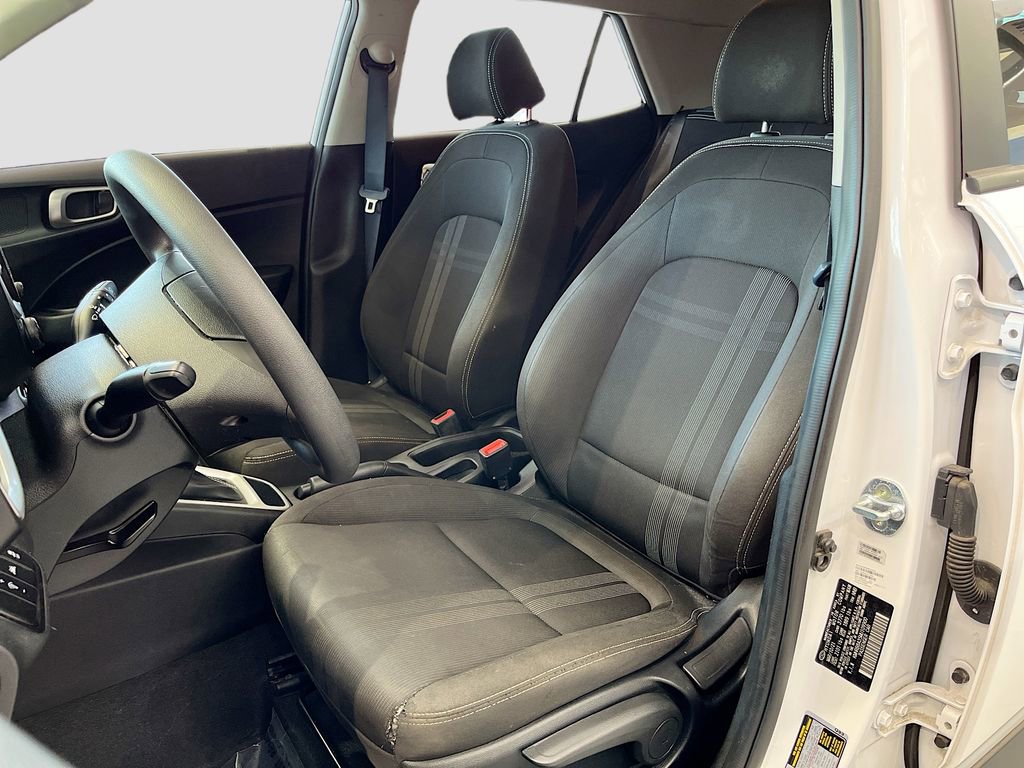 Used 2021 Hyundai Venue SE FWD image 19