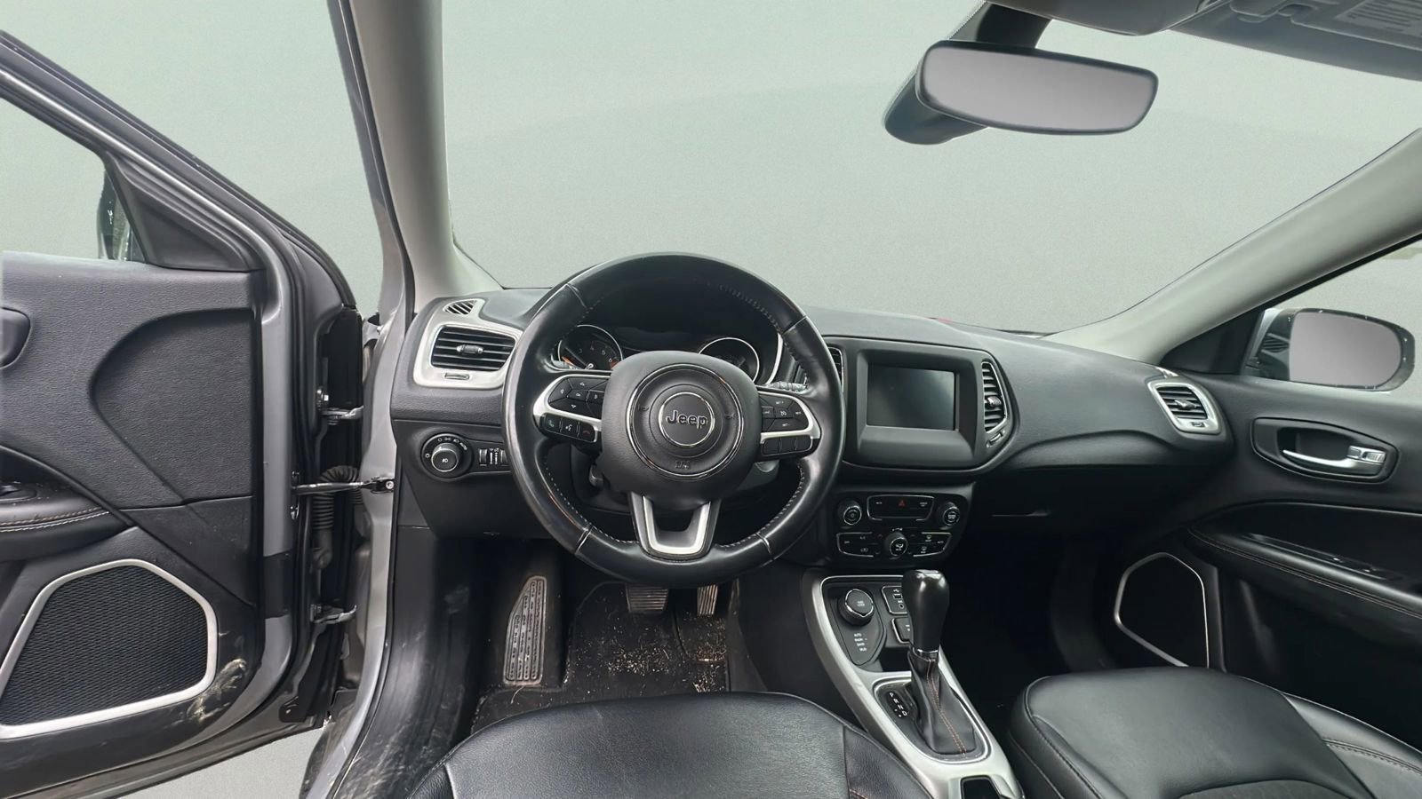 Used 2018 Jeep Compass Latitude w/ Popular Equipment Group AWD/4WD image 19