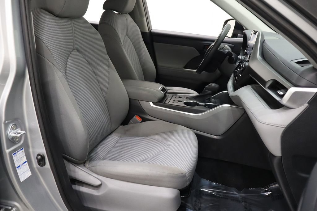 Used 2021 Toyota Highlander L image 15
