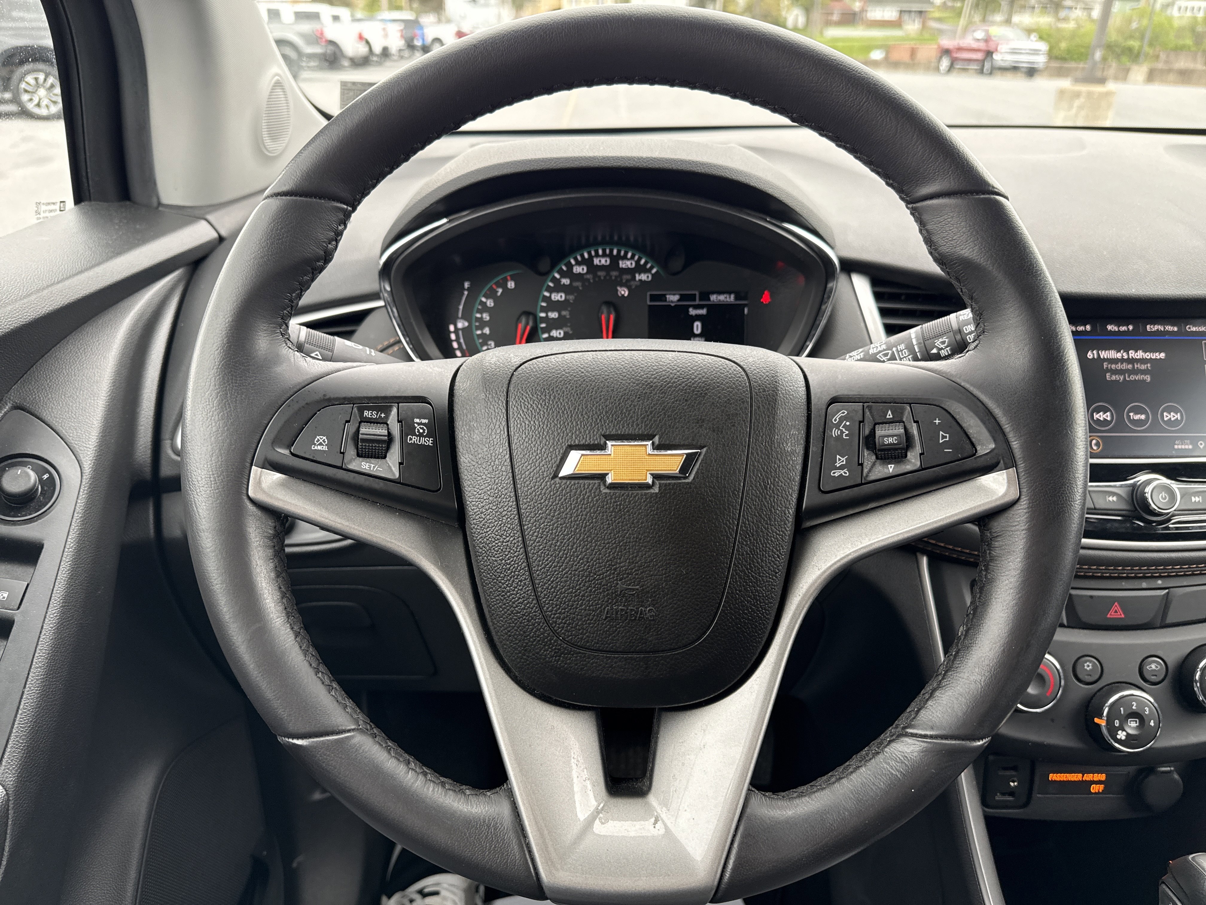 Used 2022 Chevrolet Trax LT w/ LT Convenience Package AWD/4WD image 17