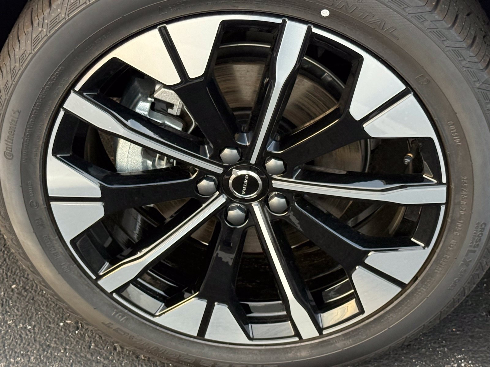 New 2026 Volvo XC60 B5 Plus w/ Climate Package AWD/4WD image 12