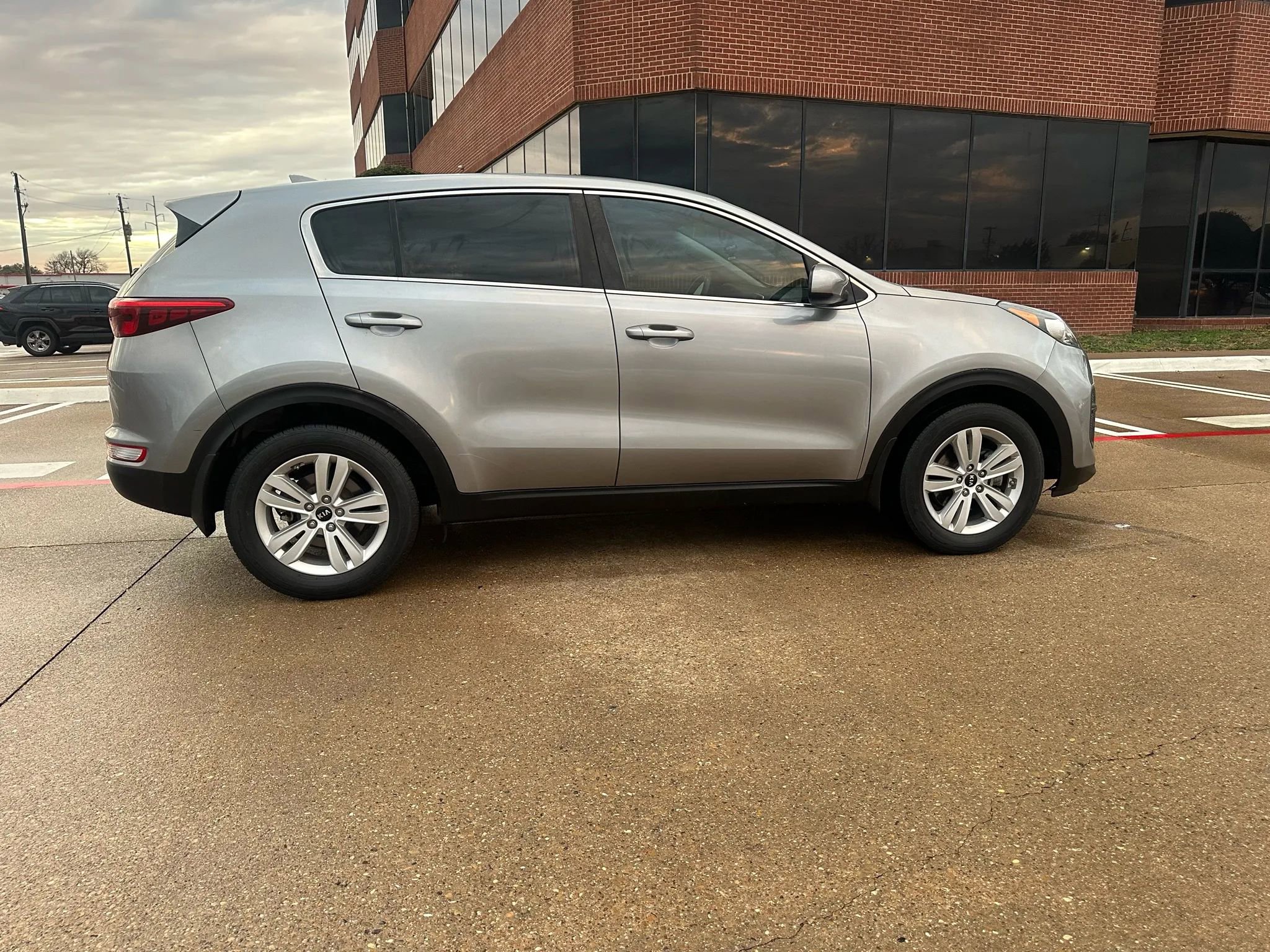 Used 2019 Kia Sportage LX image 4