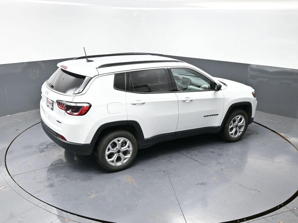 Used 2025 Jeep Compass Latitude AWD/4WD image 12