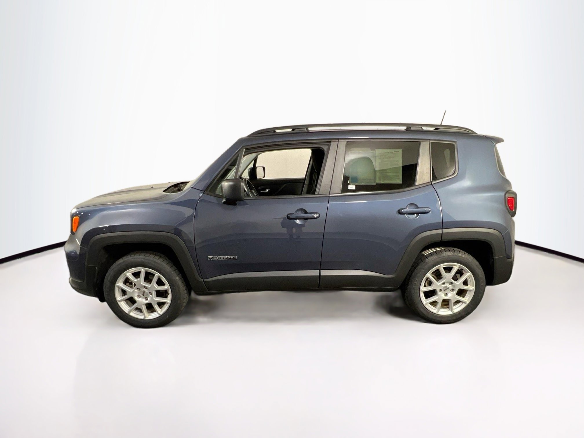 Used 2022 Jeep Renegade Latitude w/ Convenience Group image 8