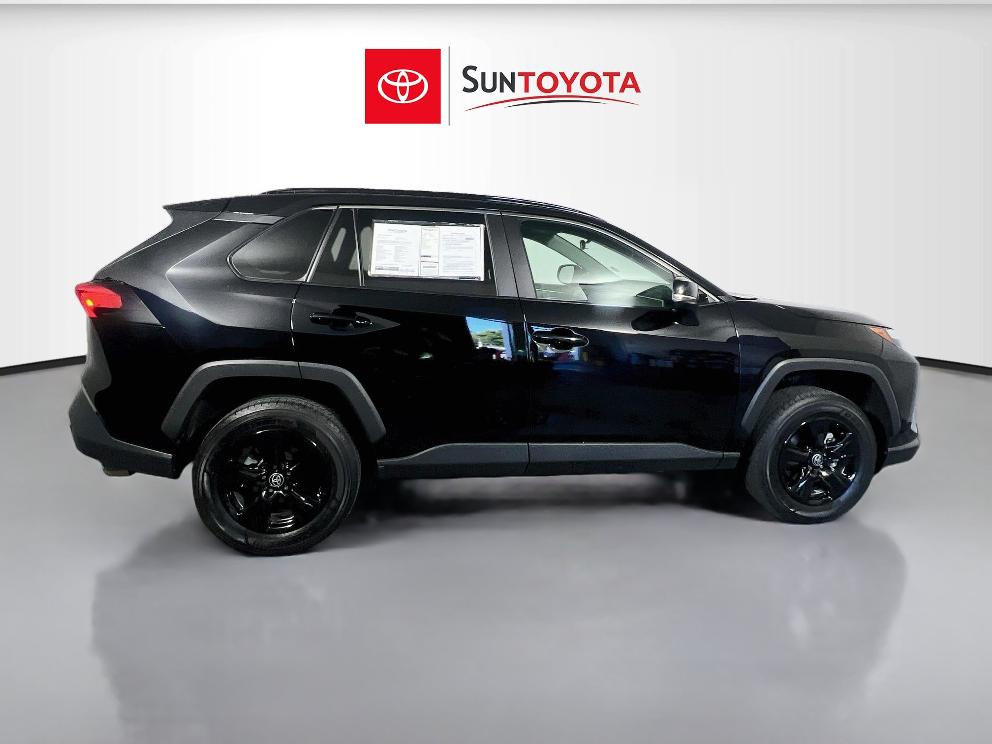 Used 2025 Toyota RAV4 XLE AWD/4WD image 2