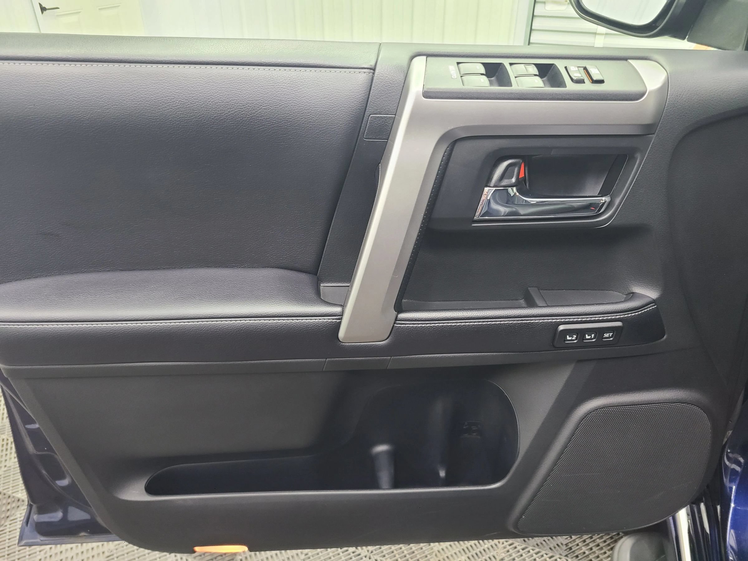Used 2018 Toyota 4Runner Limited AWD/4WD image 23