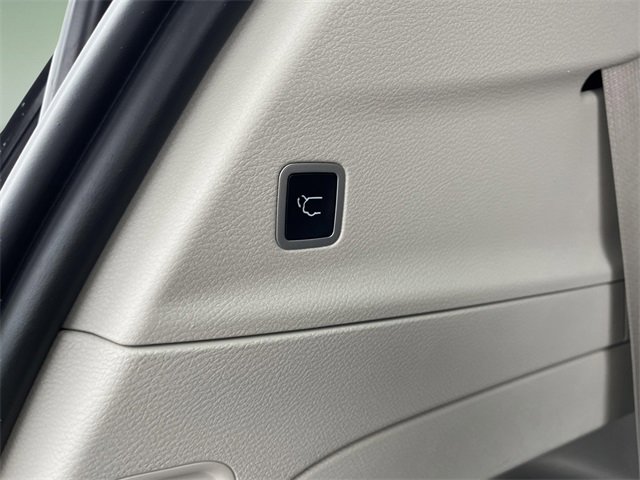 Used 2024 Chrysler Pacifica Touring-L image 40