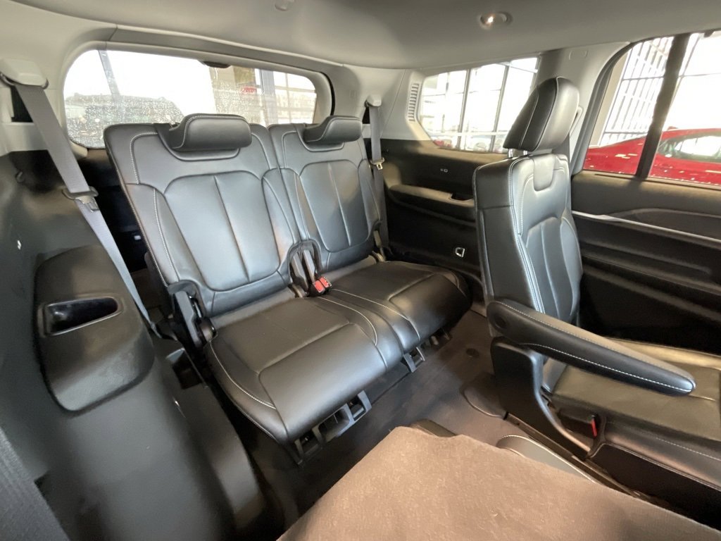 Used 2022 Jeep Grand Cherokee L Limited w/ Luxury Tech Group II image 22