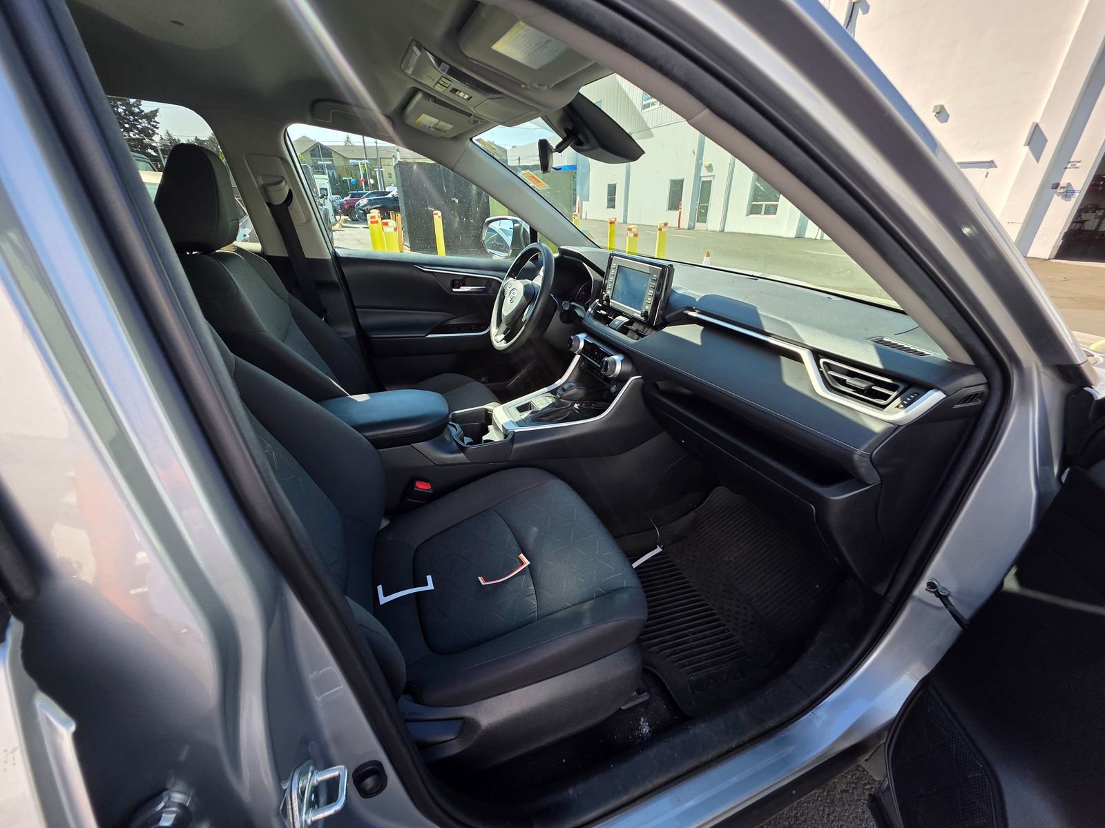 Used 2021 Toyota RAV4 XLE AWD/4WD image 15