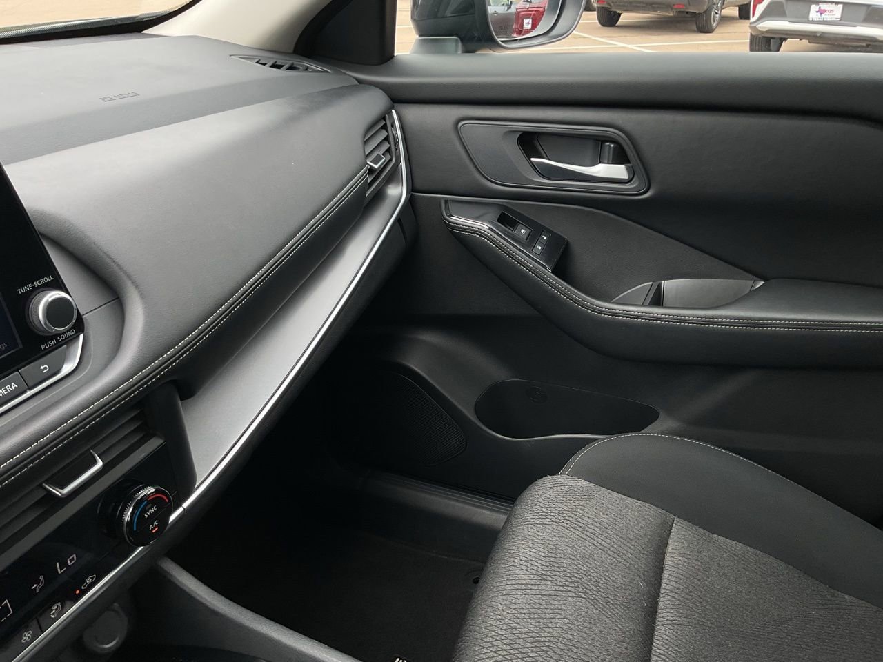 Used 2025 Nissan Rogue SV FWD image 35