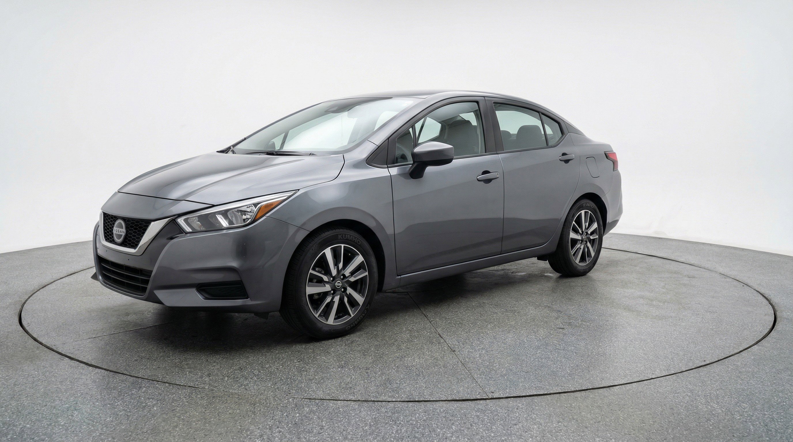 Used 2025 Nissan Versa SV image 3