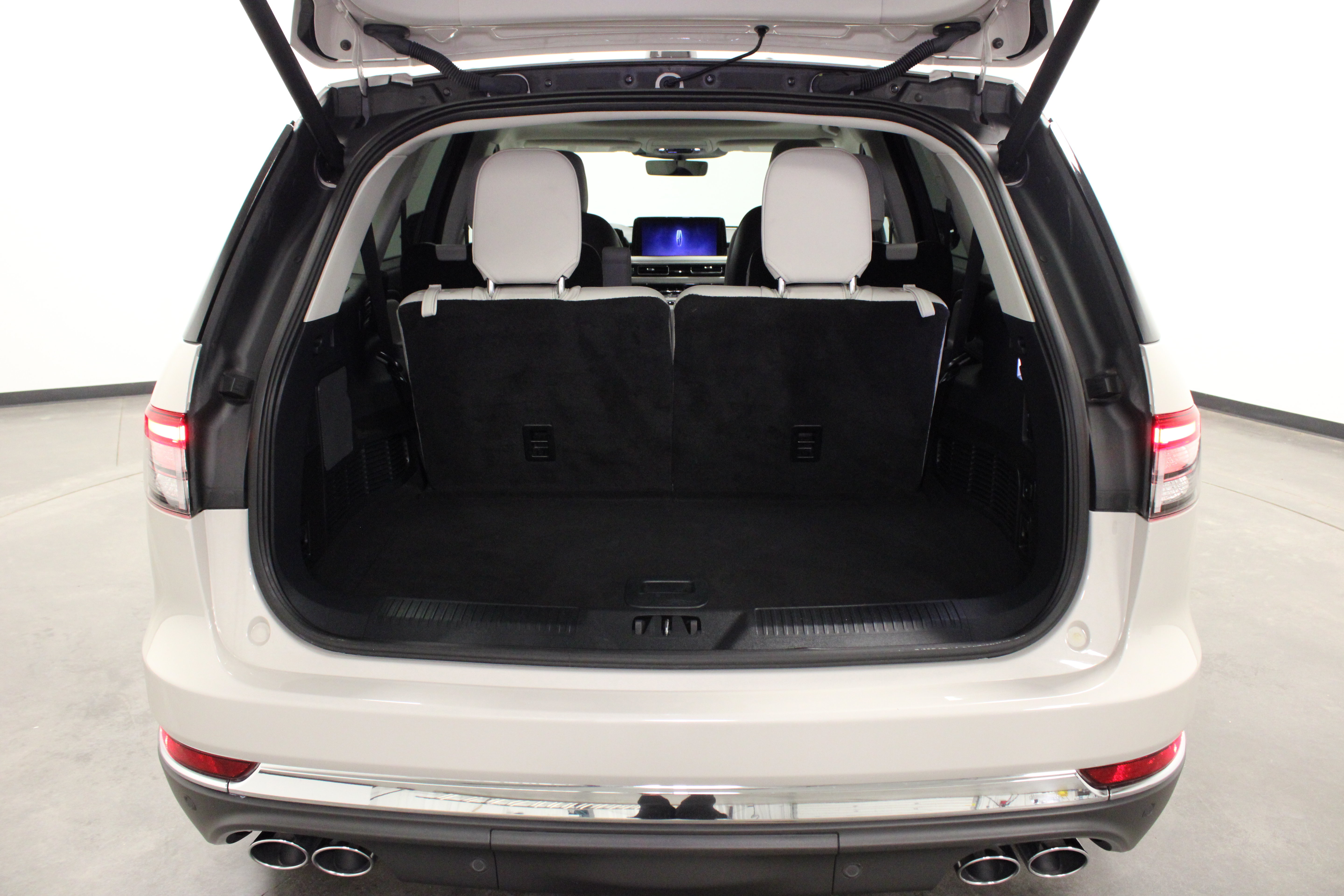 Used 2025 Lincoln Aviator Reserve w/ Illumination Package RWD image 13