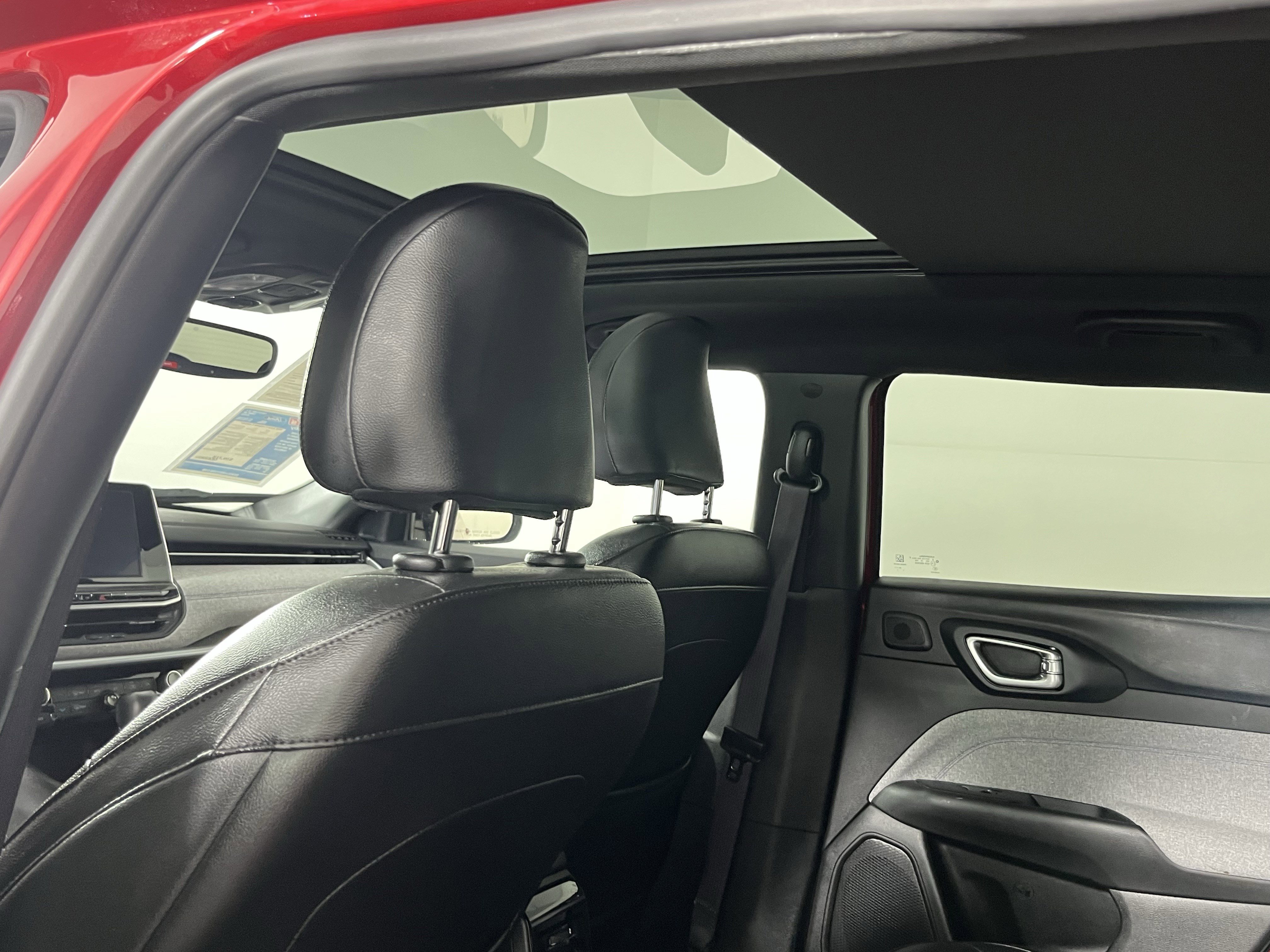 Used 2025 Jeep Compass Latitude w/ Sun & Sound Group image 14