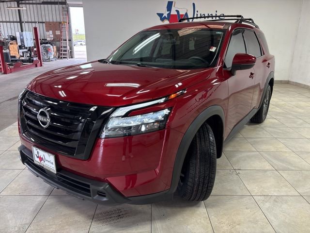 Used 2024 Nissan Pathfinder SV FWD image 3