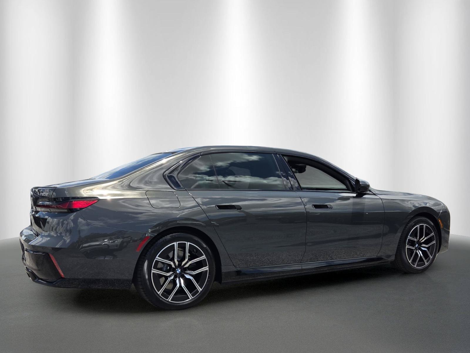 New 2026 BMW 750e xDrive w/ Premium Package AWD/4WD image 7