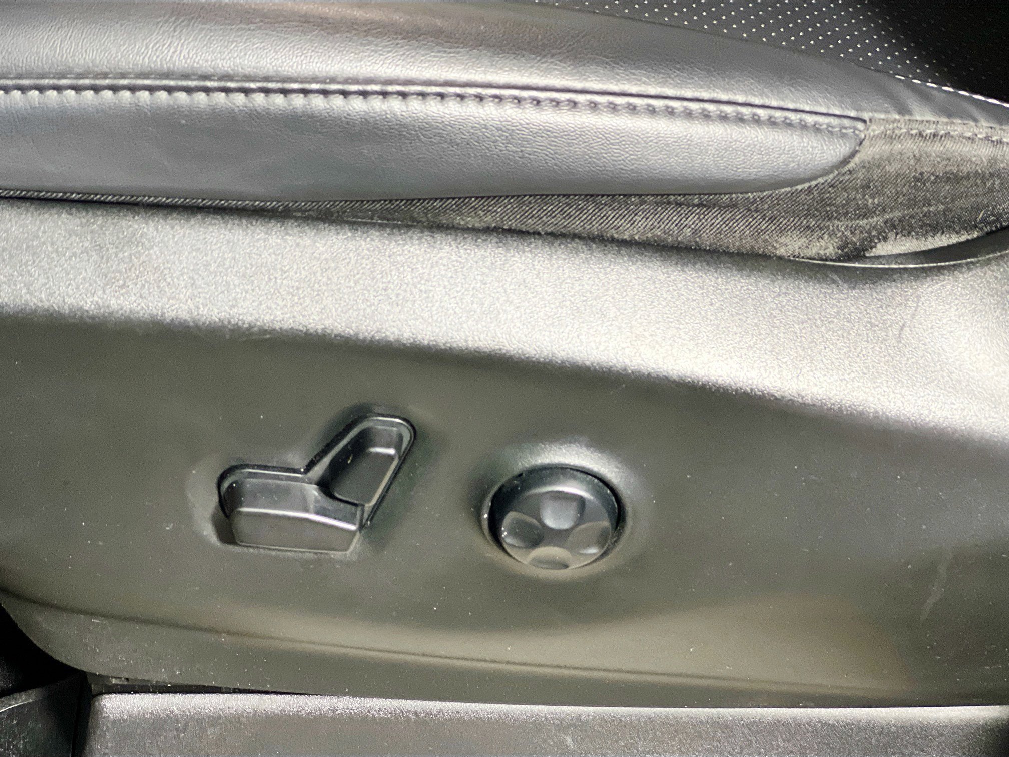 Used 2024 Chrysler Pacifica Touring-L image 15