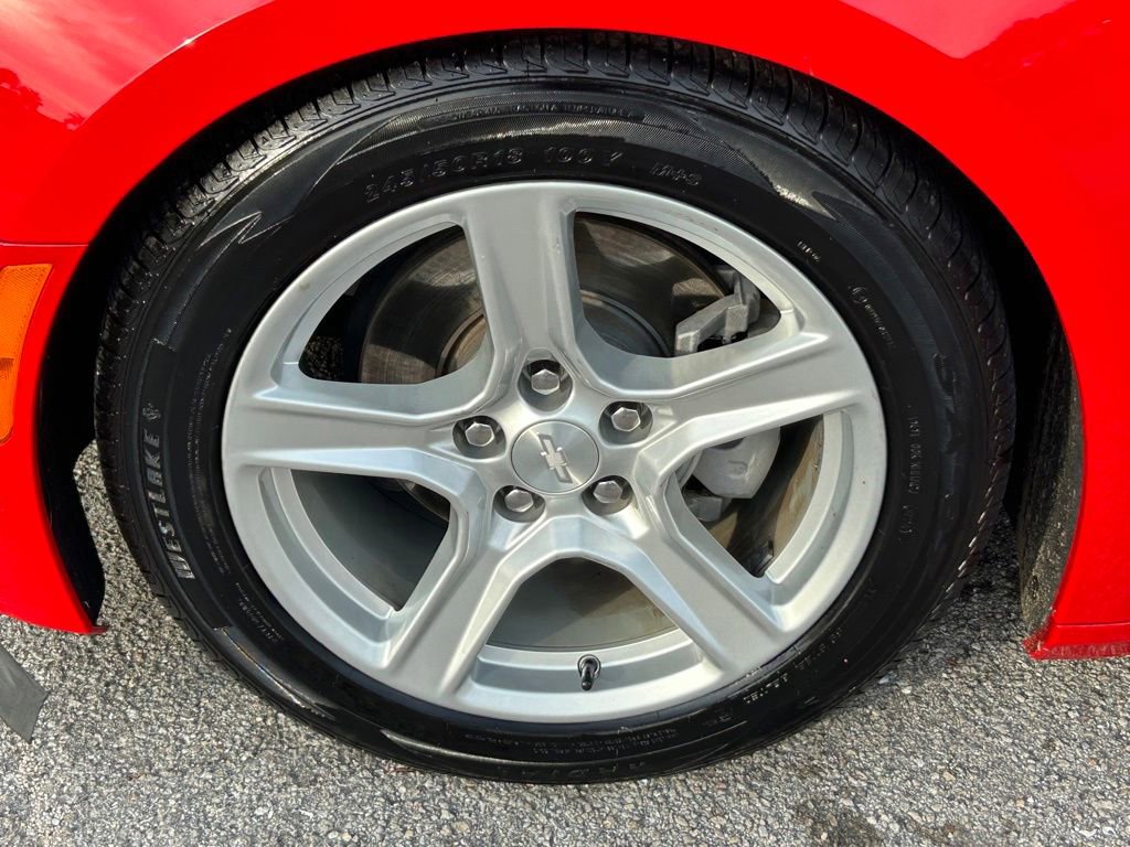 Used 2022 Chevrolet Camaro LT RWD image 19