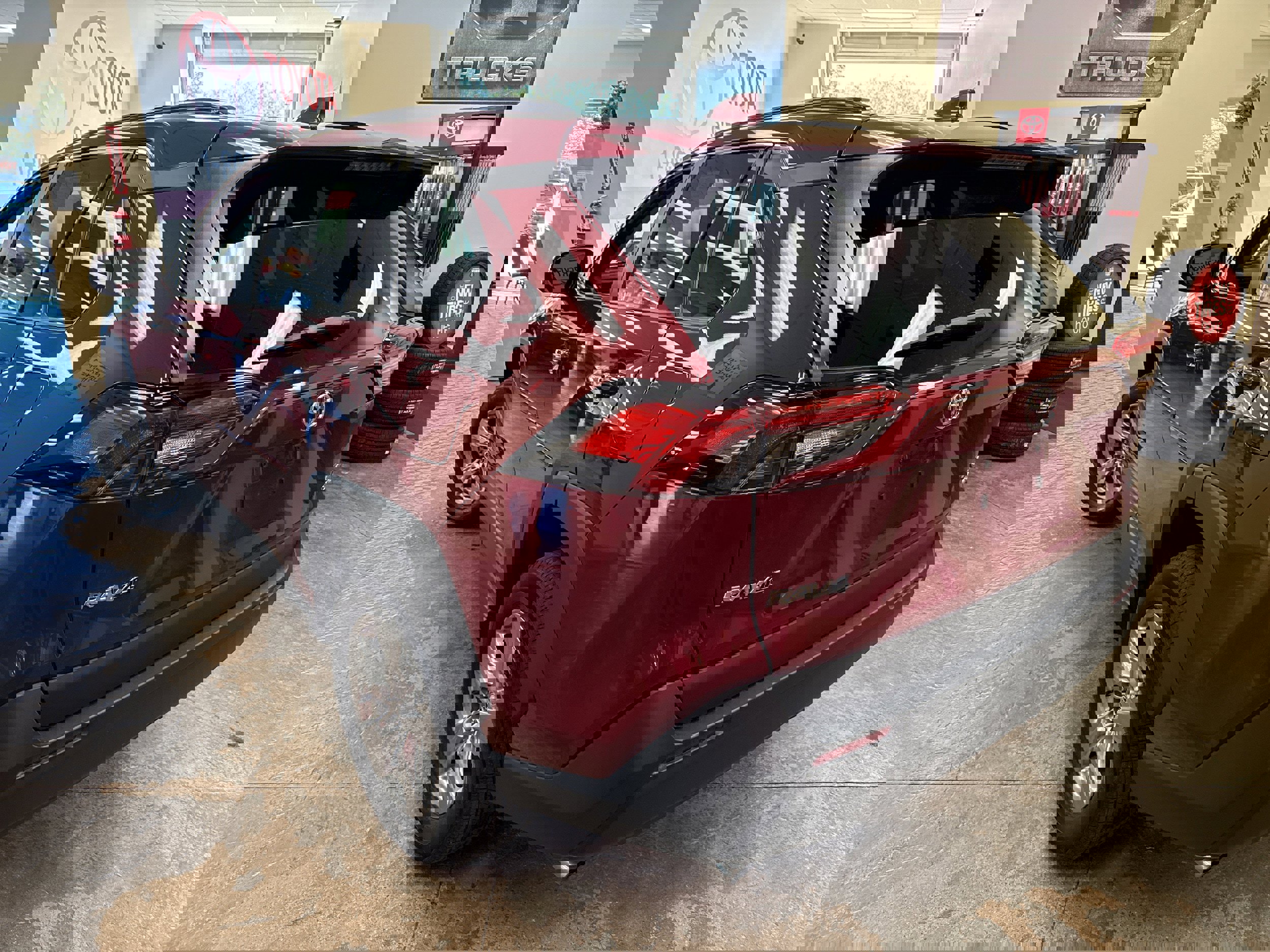 Used 2023 Toyota RAV4 XLE w/ Convenience Package image 8