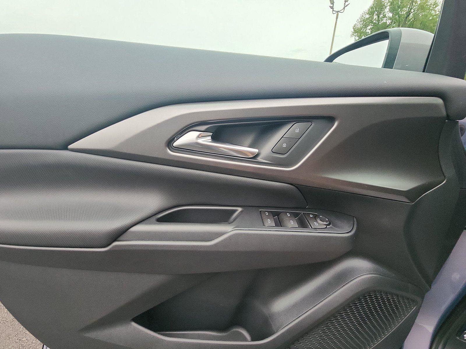 New 2026 Chevrolet Equinox EV LT image 18