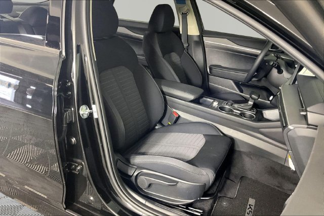 New 2027 Kia K5 LXS FWD image 10