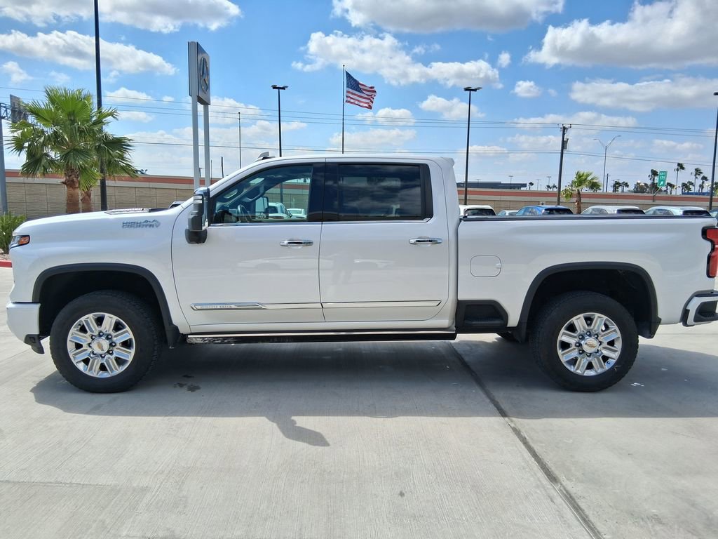Used 2024 Chevrolet Silverado 2500 High Country w/ Technology Package image 4
