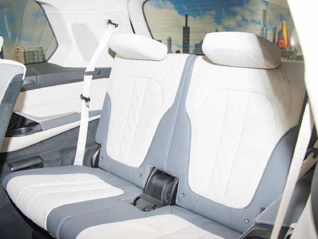 Used 2026 BMW ALPINA XB7 AWD/4WD image 23