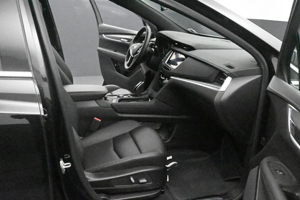 Used 2025 Cadillac XT5 Luxury AWD/4WD image 11