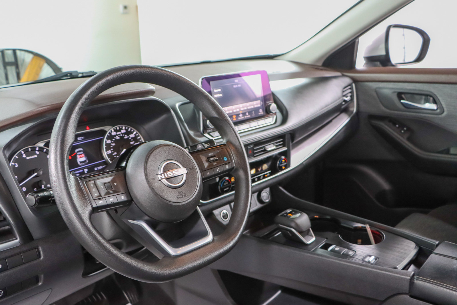 Used 2023 Nissan Rogue SV FWD image 22