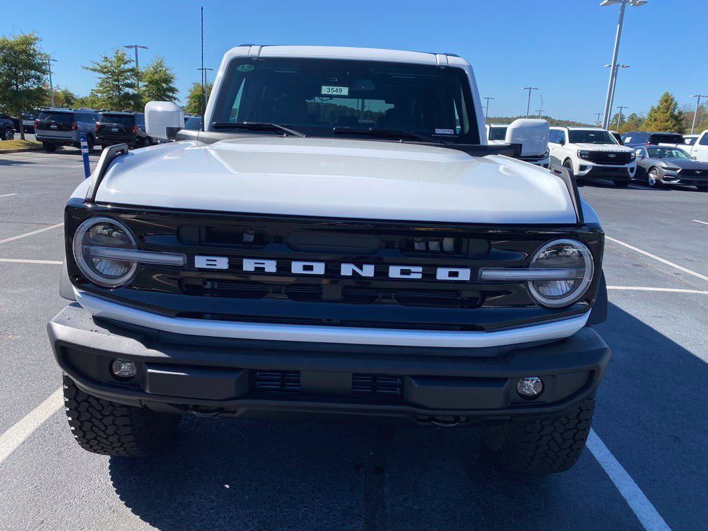 New 2026 Ford Bronco Outer Banks w/ Sasquatch Package AWD/4WD image 2