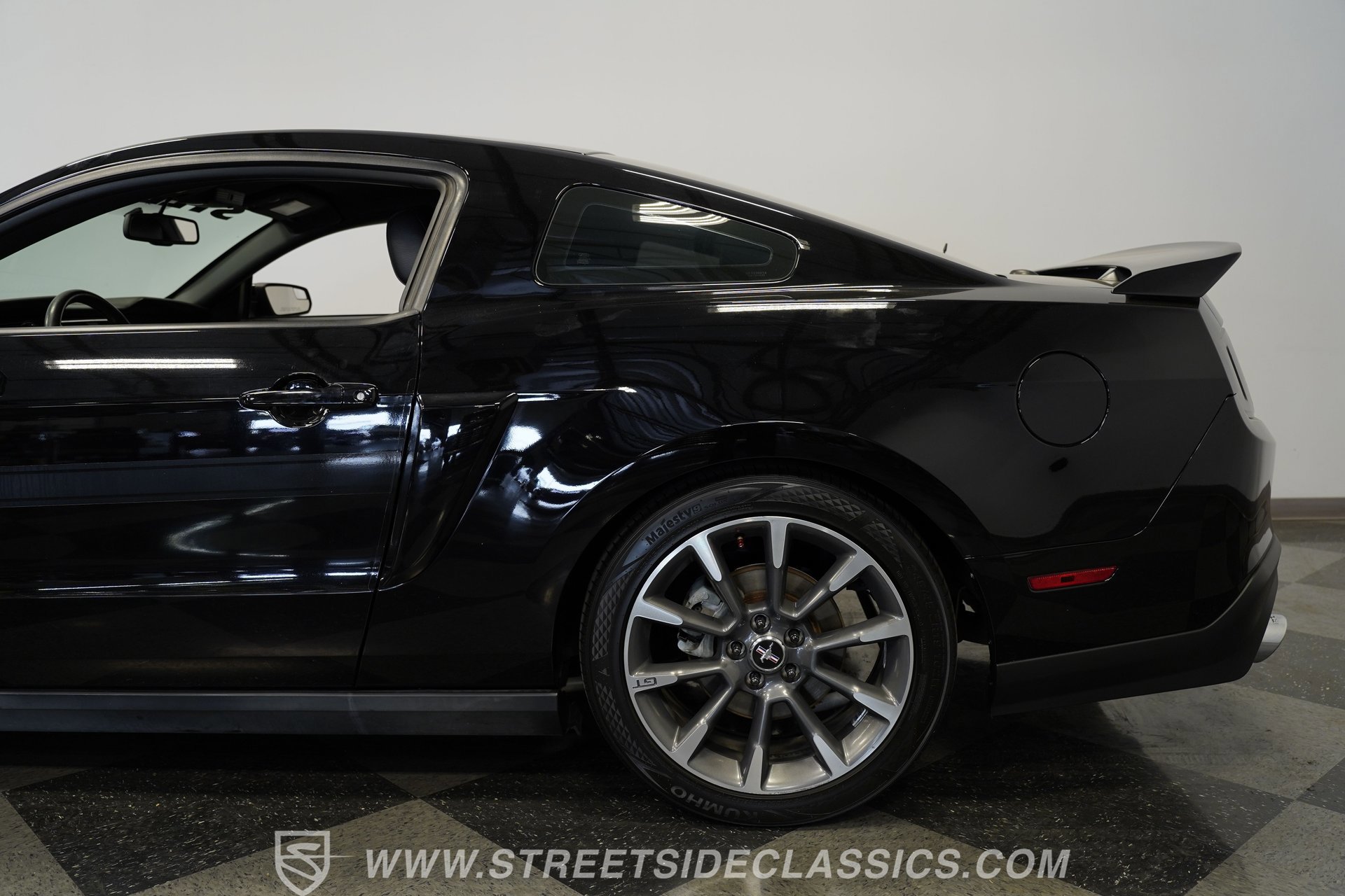 Used 2012 Ford Mustang GT Premium image 25