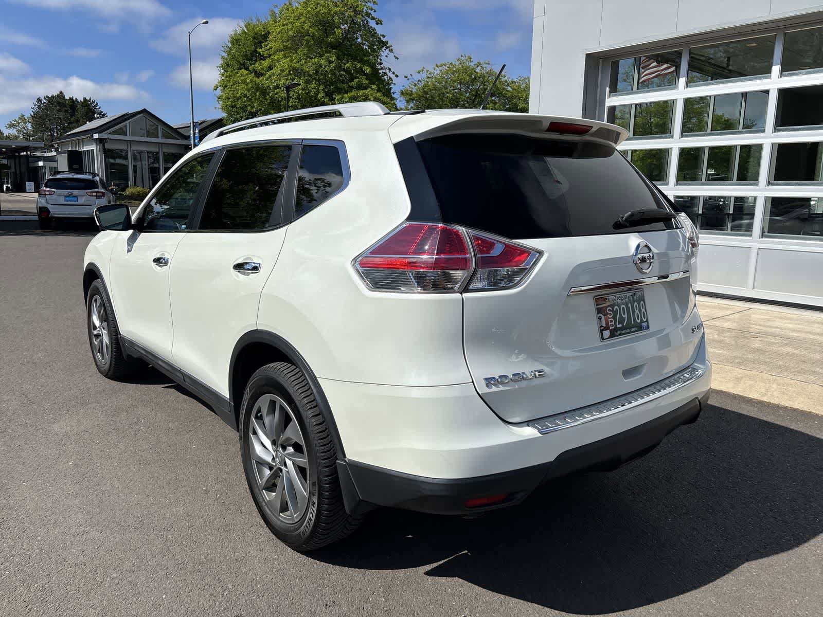 Used 2015 Nissan Rogue SL w/ SL Premium Package AWD/4WD image 3