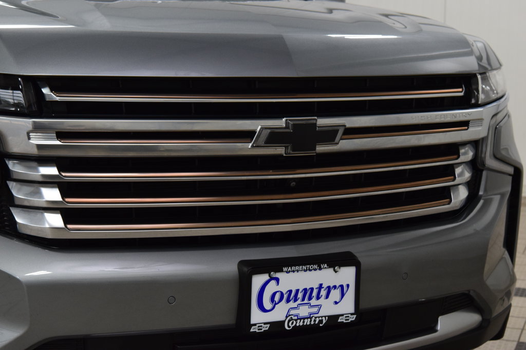 Used 2024 Chevrolet Suburban High Country AWD/4WD image 11