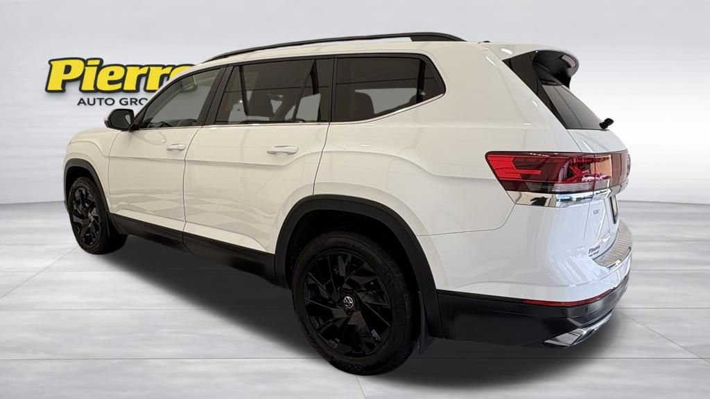 Used 2024 Volkswagen Atlas SE w/ Black Wheel Package image 2