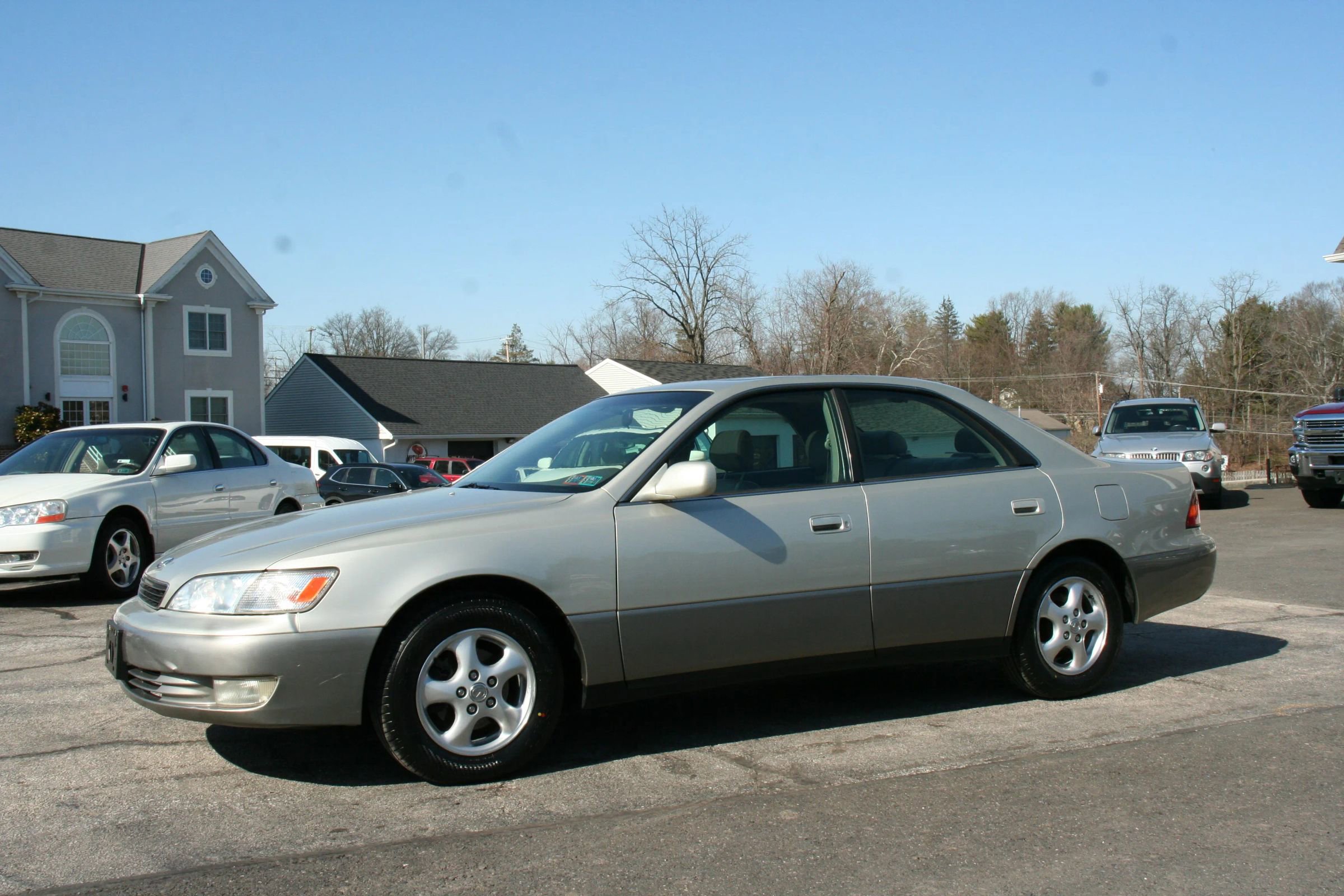 Used 1999 Lexus ES 330 FWD image 1