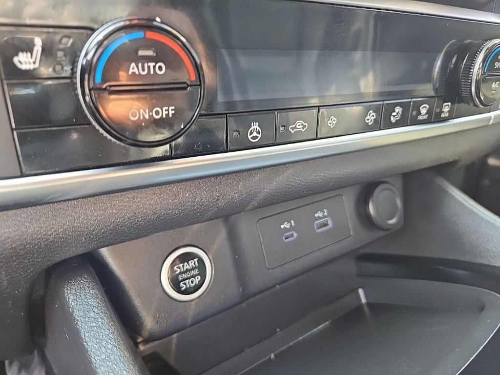 Used 2023 Nissan Rogue SV w/ SV Premium B Package image 23