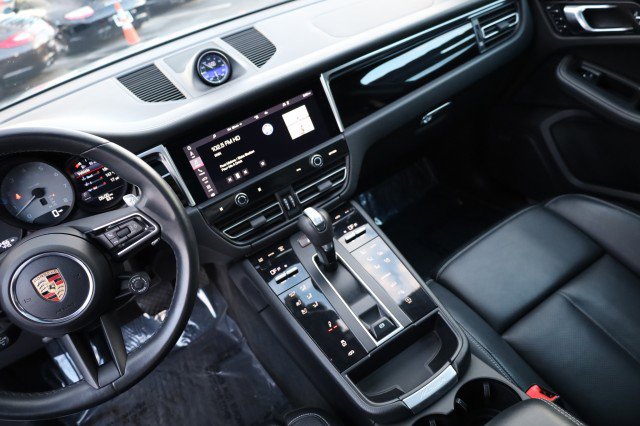 Used 2023 Porsche Macan S image 32