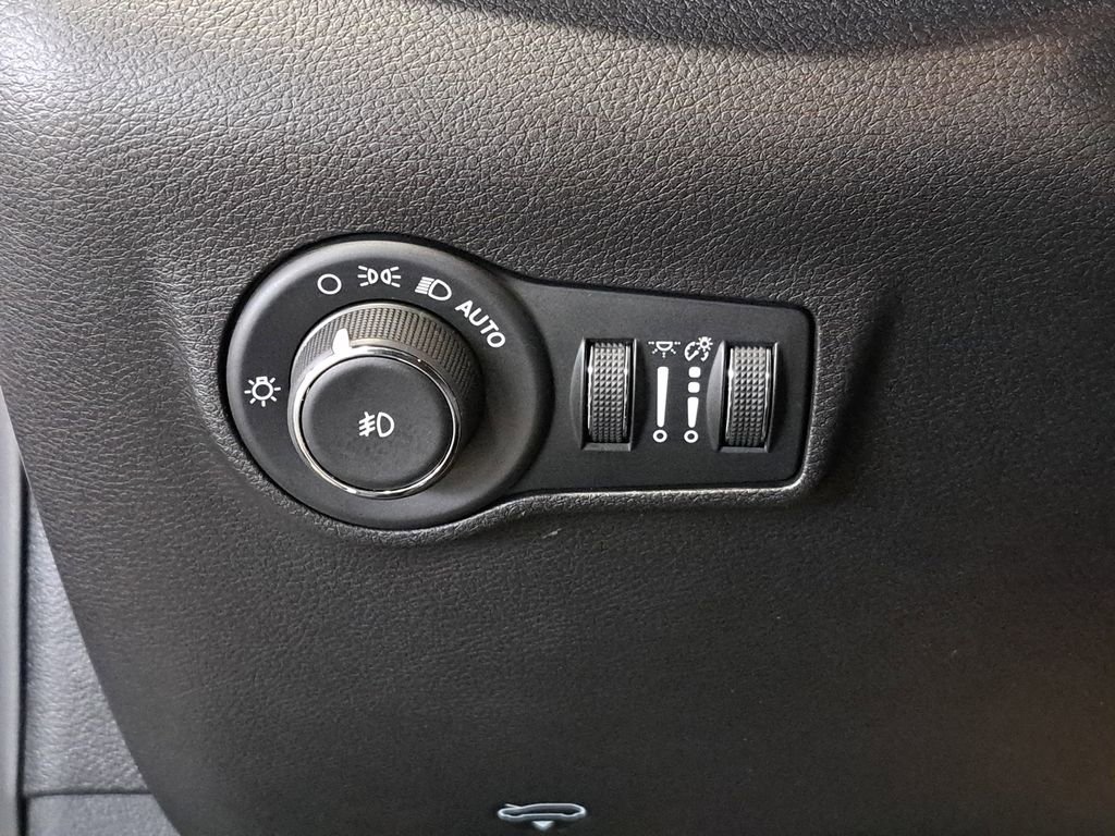 Certified 2025 Jeep Compass Limited AWD/4WD image 25